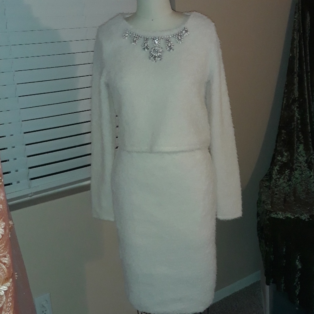 Mustard Seed 2 Piece Fuzzy Polyester Gem